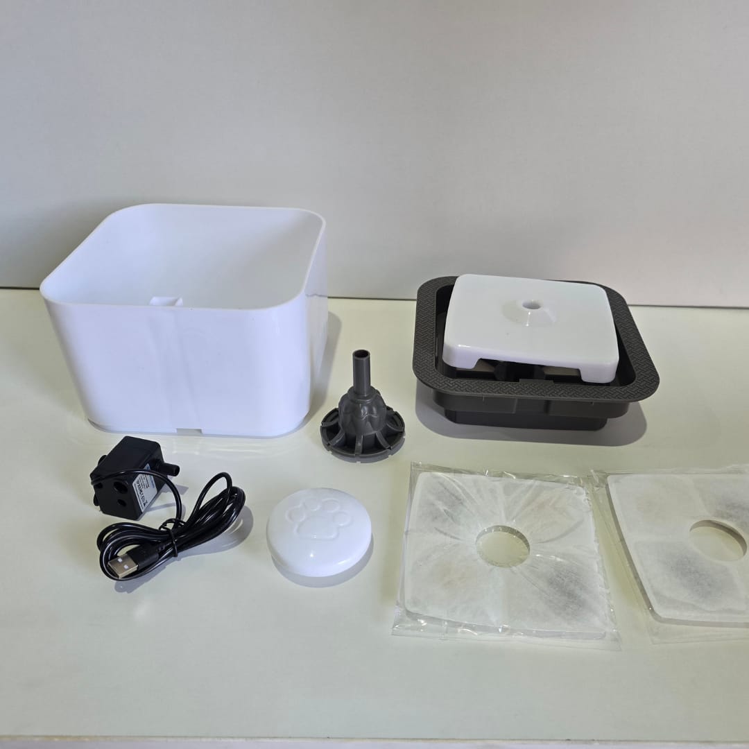 Fuente De Agua Para Gatos Y Perros 2.5LT